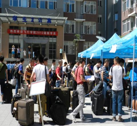 井然有序的迎新现场